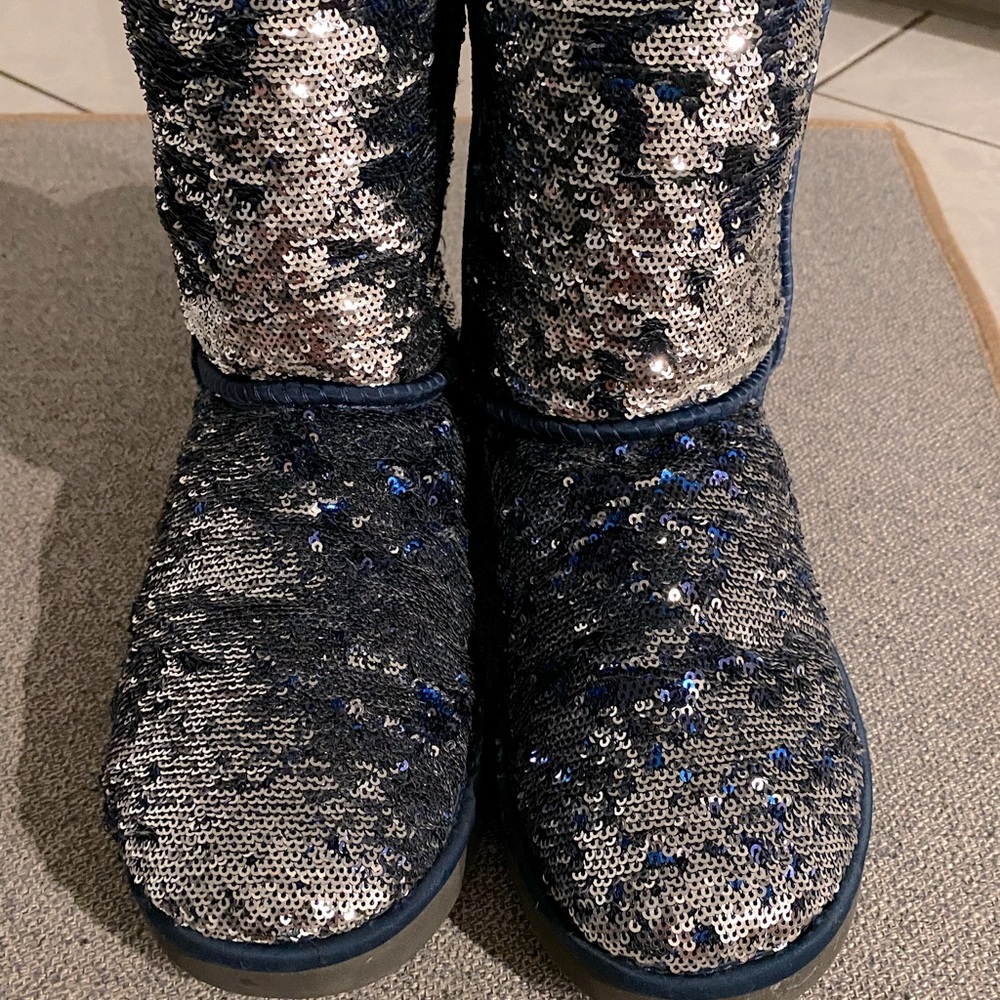 UGG Boots Excellent Condition - 2 in one colors Silver and Blue